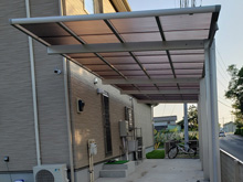 大きな屋根のカーポート