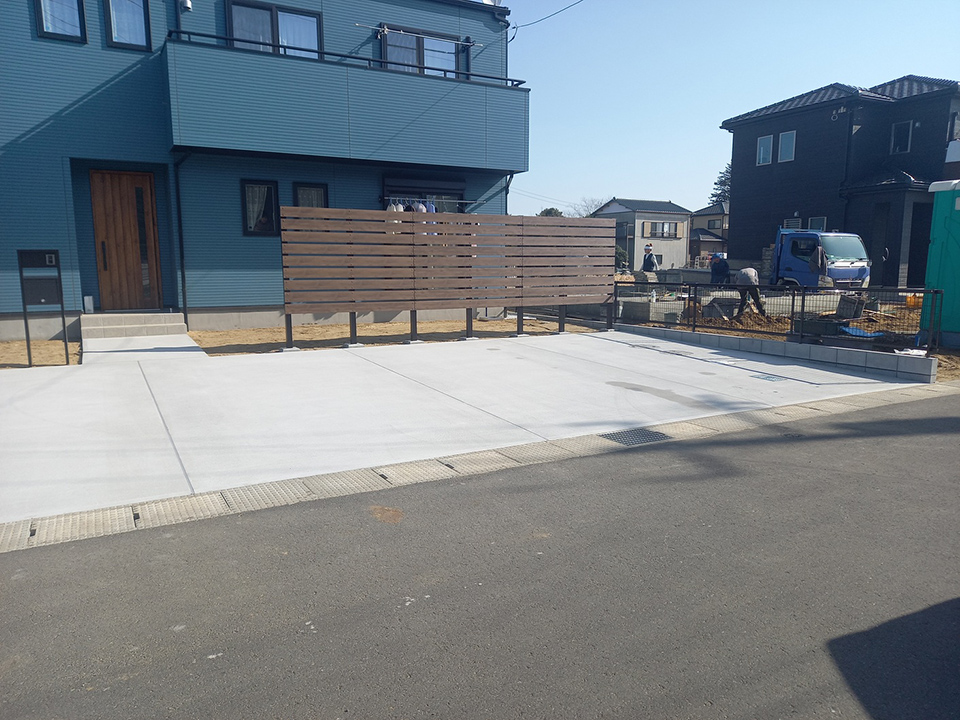 広々とした駐車場