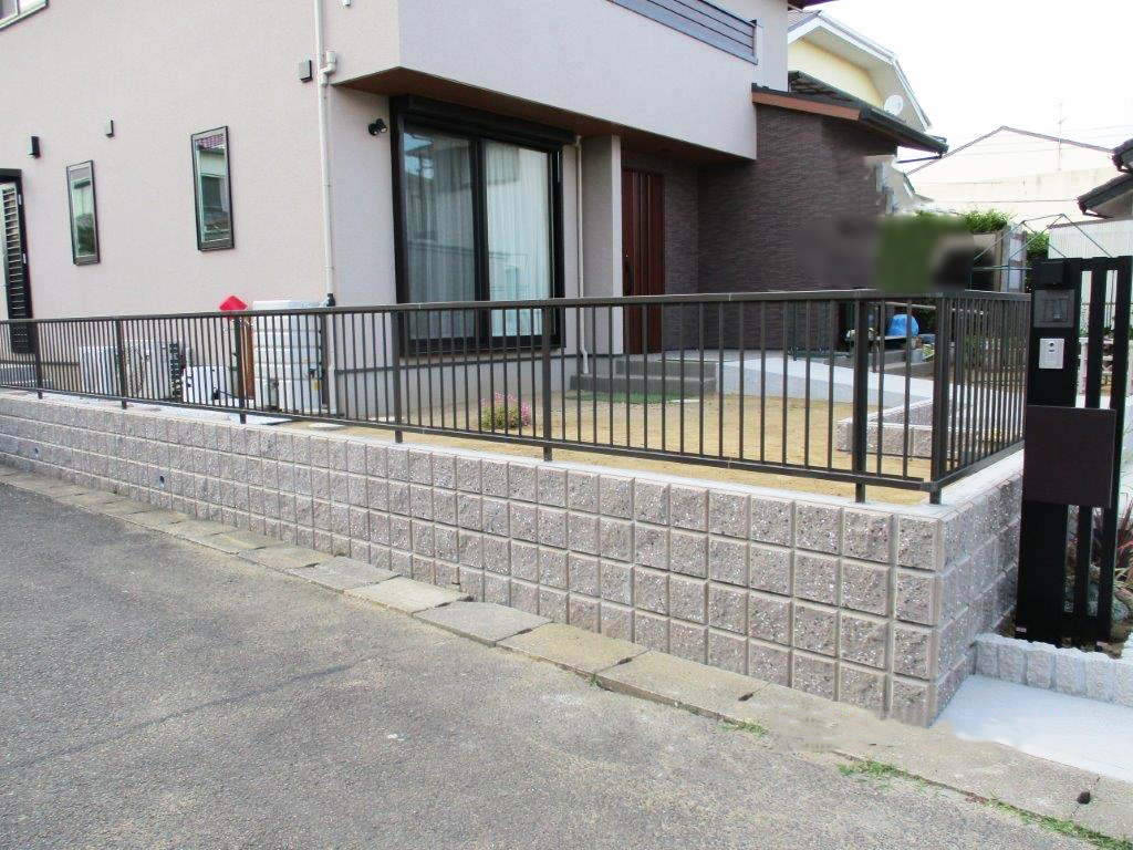 ３連棟のガレージ