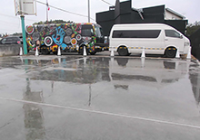 スケートボードで遊べる駐車場