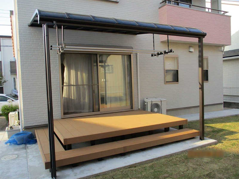テラス屋根とウッドデッキ