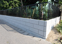 高級感のある大谷石調ブロック塀