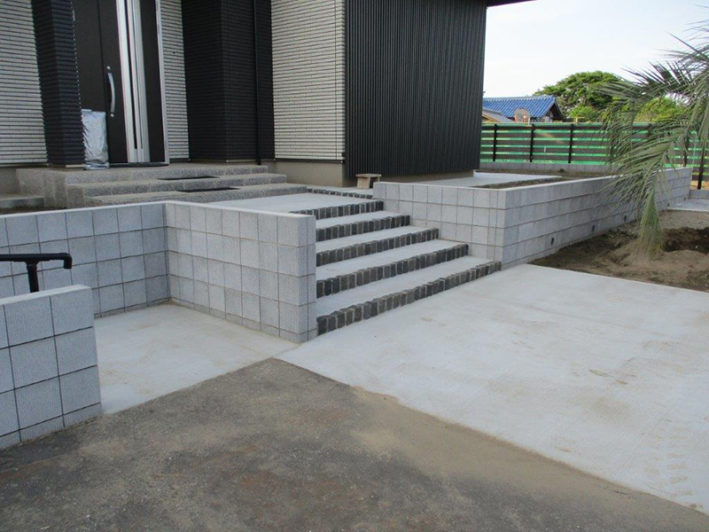 大きなスロープのお庭