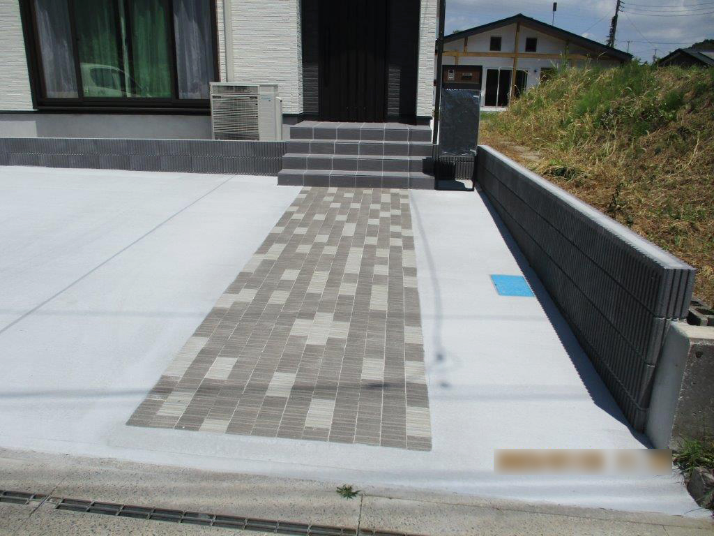 インターロッキングと宅配ボックス